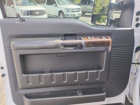 Used 2015 Ford F250 Platinum w/ FX4 Off-Road Package image 20