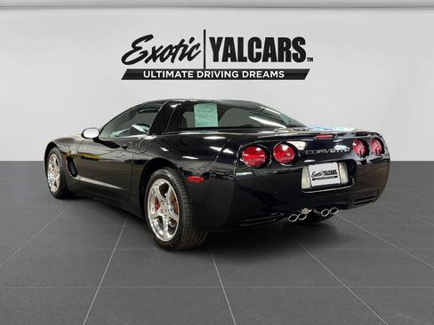 Used 2004 Chevrolet Corvette Coupe w/ Preferred Equipment Group RWD image 3