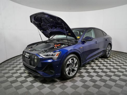 Used 2022 Audi e-tron Premium w/ Convenience Plus Package AWD/4WD image 12
