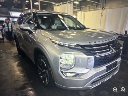 Used 2023 Mitsubishi Outlander SEL image 1