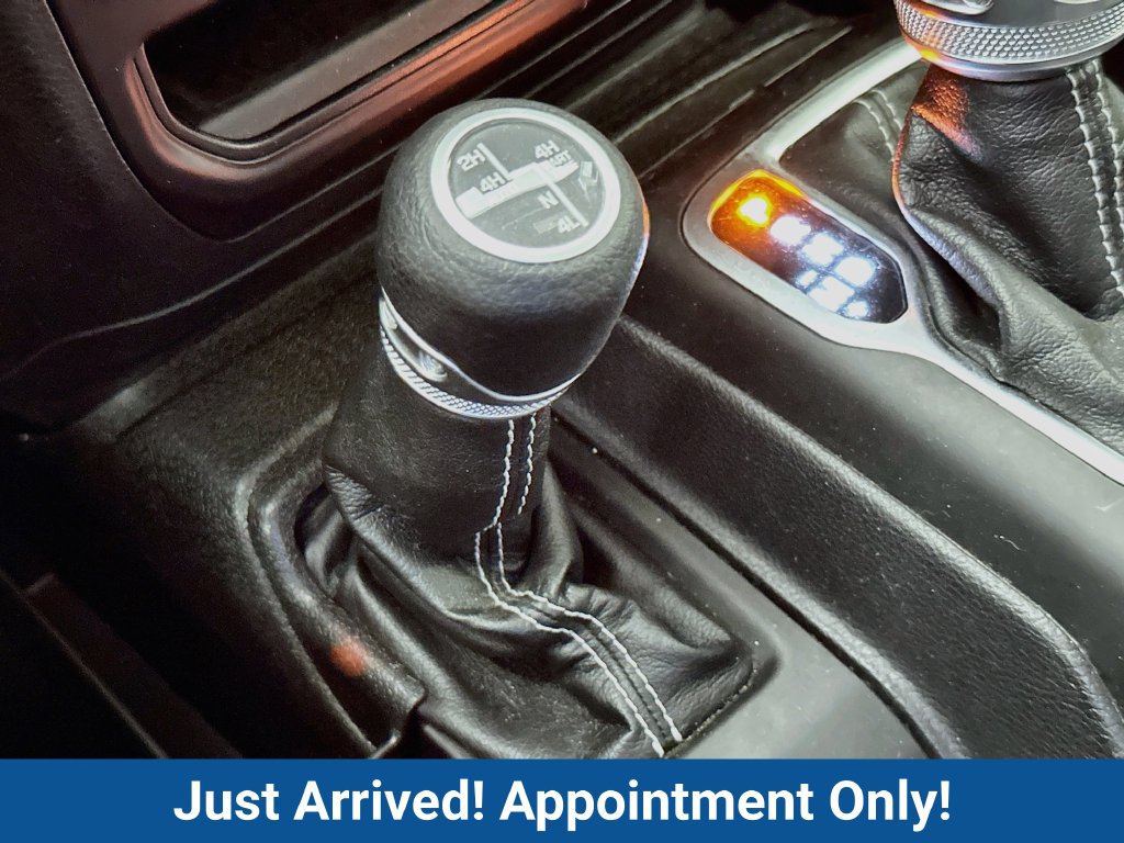 Used 2018 Jeep Wrangler Unlimited Sahara AWD/4WD image 39