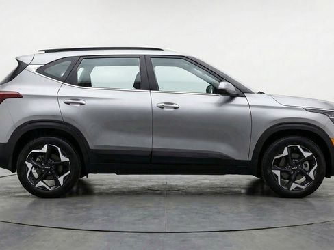 Used 2025 Kia Seltos S FWD image 11
