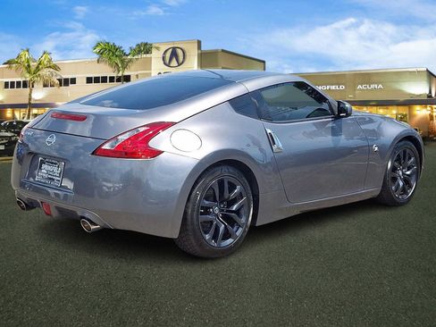 Used 2017 Nissan 370Z Coupe RWD image 7