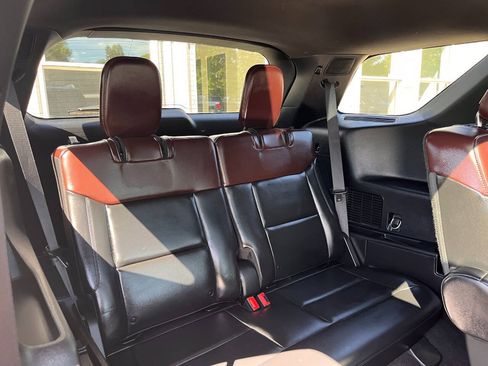 Used 2020 Ford Explorer Platinum w/ Premium Technology Package AWD/4WD image 23