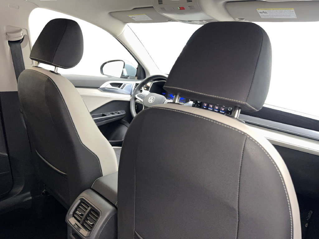 Used 2025 Volkswagen Taos SE FWD image 43
