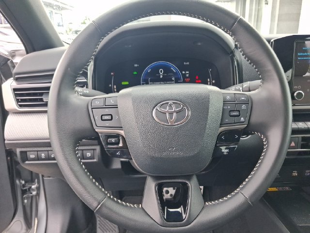Used 2026 Toyota Camry SE FWD image 15