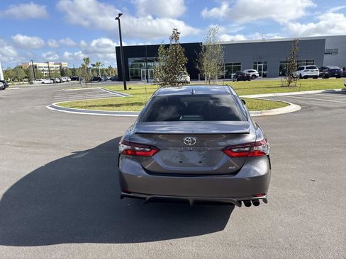 Used 2023 Toyota Camry SE FWD image 4