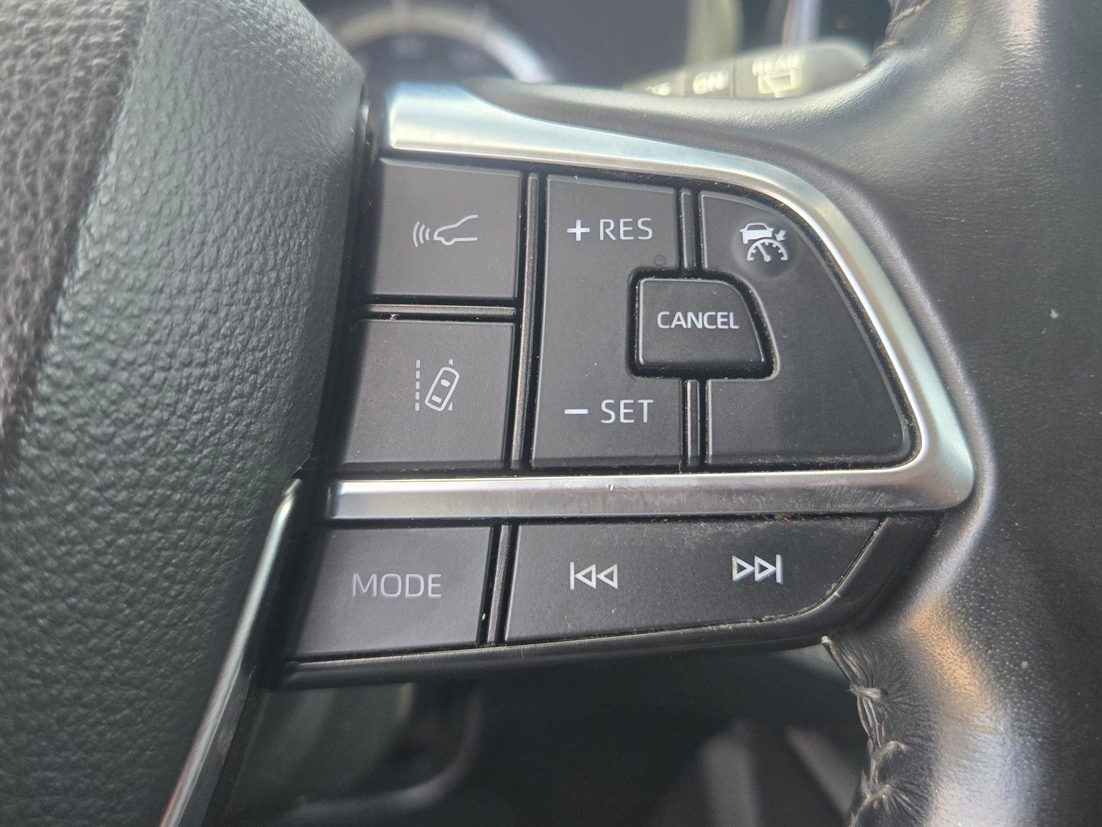Used 2021 Toyota Highlander LE FWD image 22