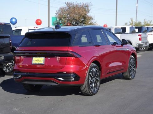 Used 2025 Lincoln Nautilus Reserve image 6