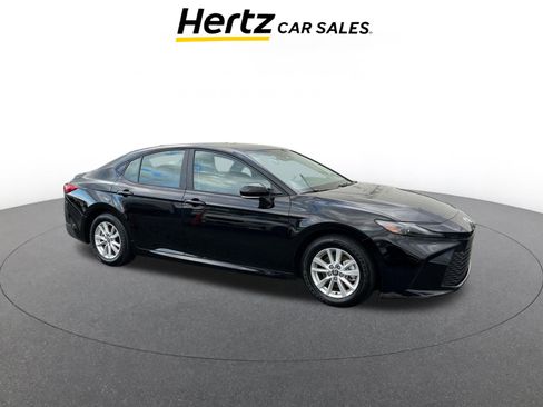 Used 2025 Toyota Camry LE image 1