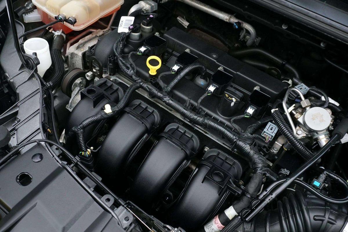 Used 2018 Ford Focus SE w/ Cold Weather Package FWD image 12