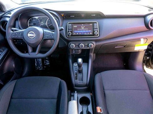 New 2025 Nissan Kicks Play S image 19