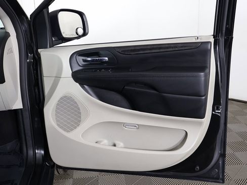 Used 2016 Dodge Grand Caravan American Value Package image 18
