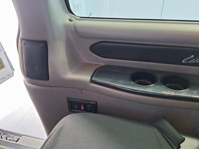 Used 2015 Chevrolet Express 2500 RWD image 27