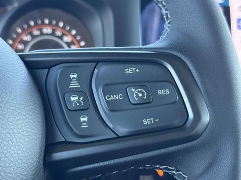 New 2025 Jeep Gladiator Mojave w/ Convenience Group image 27