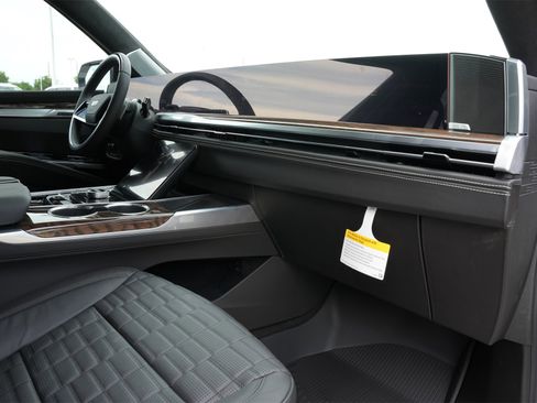 New 2025 Cadillac Escalade Sport Platinum w/ LPO, ONYX Package image 24