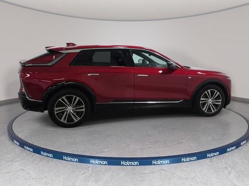 Certified 2024 Cadillac Lyriq Luxury AWD/4WD image 4