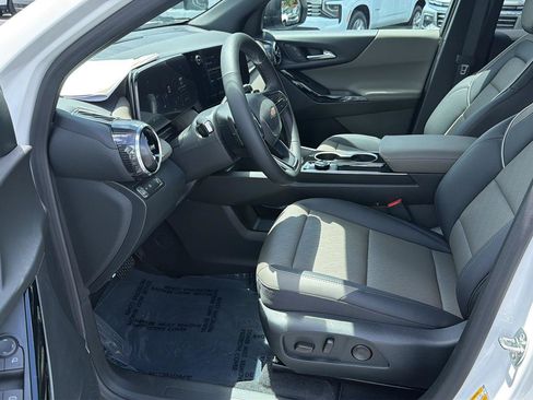 New 2026 Chevrolet Equinox LT w/ Convenience Package II FWD image 10