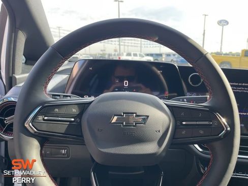 New 2025 Chevrolet Equinox EV RS FWD image 17