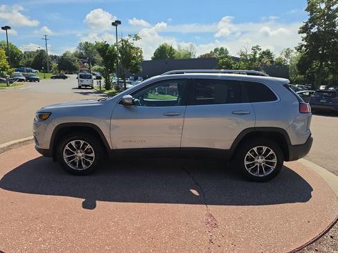 Used 2020 Jeep Cherokee Latitude Plus w/ Cold Weather Group AWD/4WD image 2