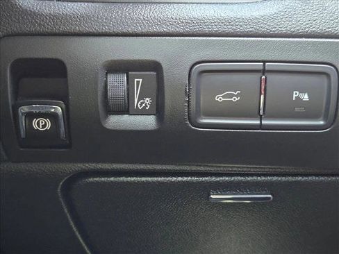 Used 2019 Chevrolet Impala Premier w/ Premier Convenience Package FWD image 16