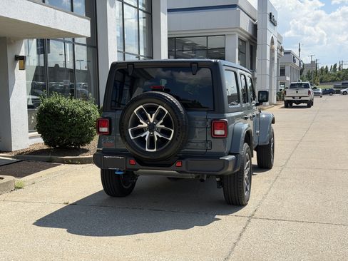 Used 2024 Jeep Wrangler Unlimited w/ LED Headlamp & Fog Lamp Group AWD/4WD image 5