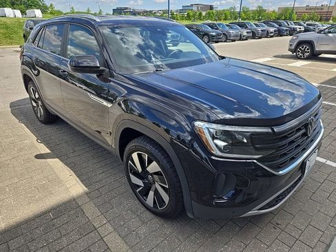 Used 2024 Volkswagen Atlas Cross Sport SE AWD/4WD image 3