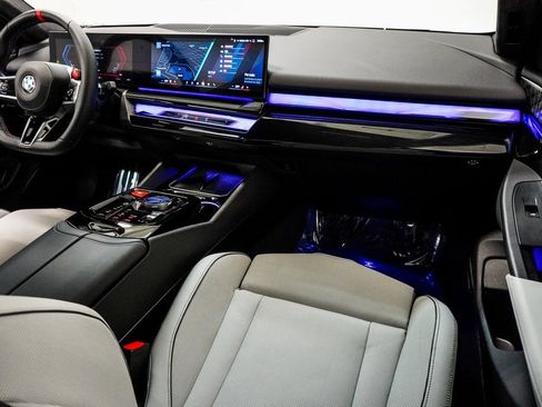 Used 2025 BMW M5 Base w/ Carbon Package image 24