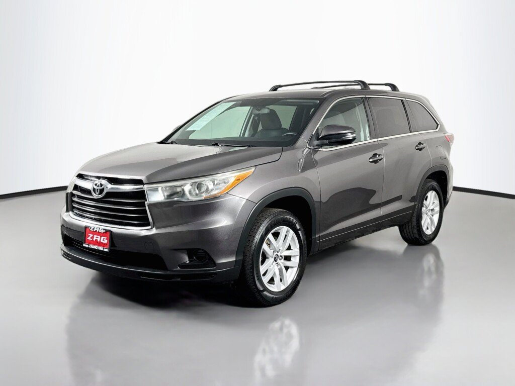 Used 2016 Toyota Highlander LE FWD image 1