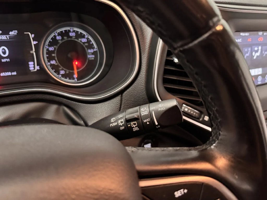 Used 2019 Jeep Cherokee Latitude Plus FWD image 24