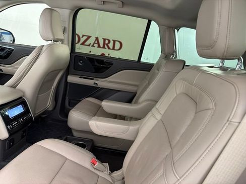 Used 2023 Lincoln Aviator Reserve w/ Equipment Group 201A RWD image 13
