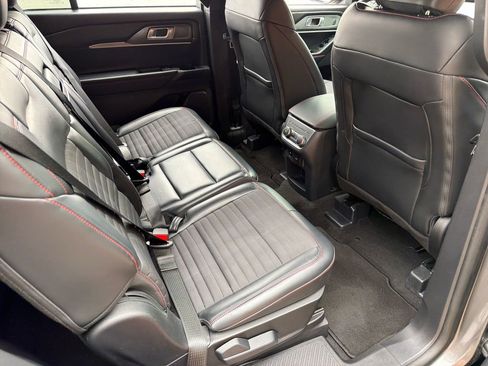 Used 2025 Ford Explorer ST-Line w/ ST-Line Street Pack image 32