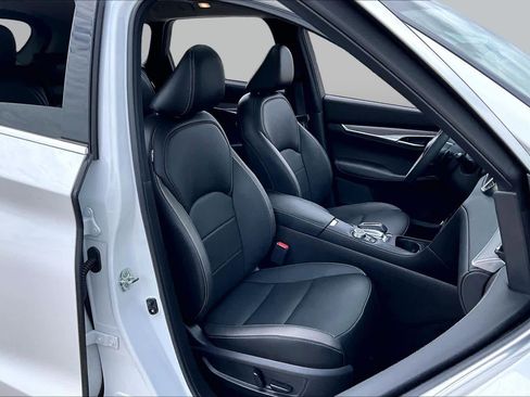 Used 2023 INFINITI QX50 Luxe FWD image 9