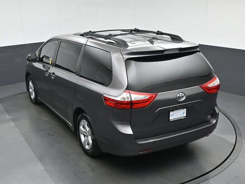 Used 2018 Toyota Sienna LE w/ Carpet Mat Package FWD image 67