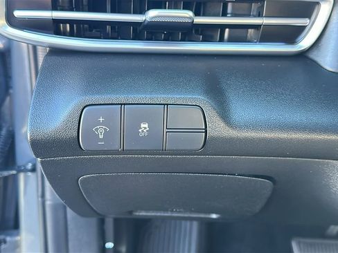 Used 2025 Hyundai Elantra Limited image 21