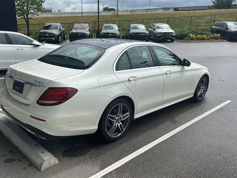 Used 2018 Mercedes-Benz E 300 4MATIC image 2