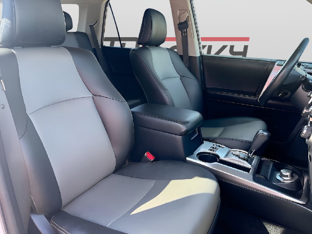 Used 2024 Toyota 4Runner SR5 Premium w/ Moonroof Package AWD/4WD image 29