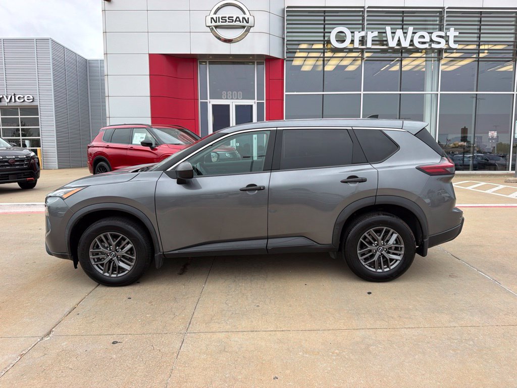 Used 2024 Nissan Rogue S FWD image 2