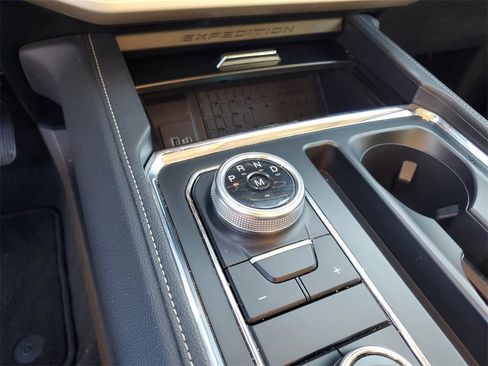 Used 2024 Ford Expedition Max XLT image 26