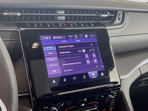 Used 2025 Jeep Grand Cherokee Laredo X w/ Luxury Tech Group I RWD image 16