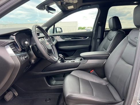 Certified 2024 Cadillac XT6 Premium Luxury w/ Technology Package AWD/4WD image 4