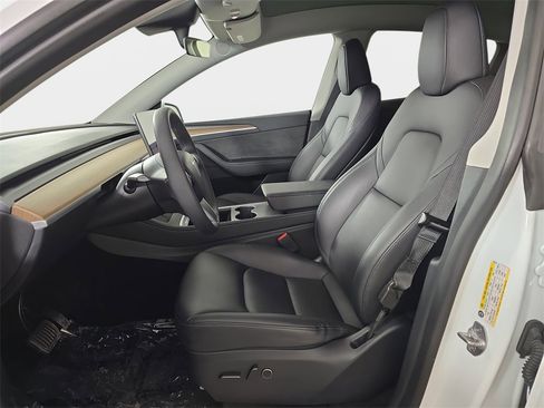 Used 2023 Tesla Model Y Long Range image 18