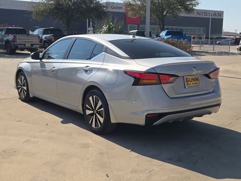 Used 2022 Nissan Altima 2.5 SV image 5