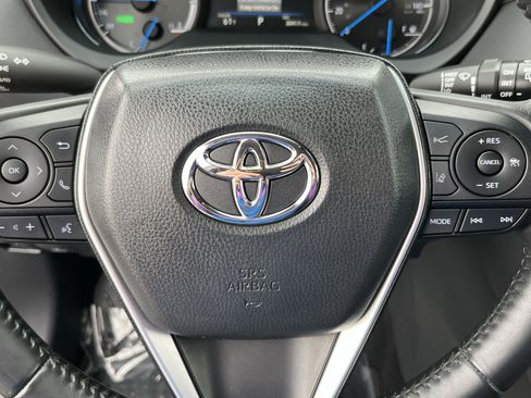Used 2024 Toyota Venza LE image 18