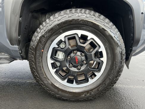 Used 2025 Toyota 4Runner TRD Off-Road image 11