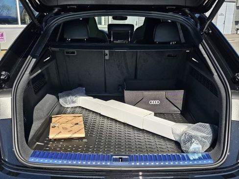 New 2026 Audi SQ8 Prestige image 7