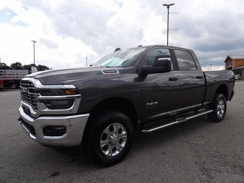 Used 2026 RAM 2500 Big Horn AWD/4WD image 3