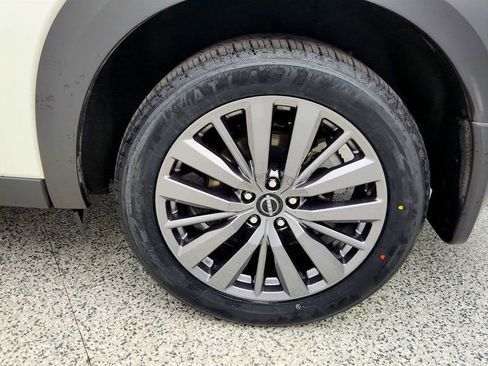 Used 2023 Nissan Pathfinder SL w/ SL Premium Package AWD/4WD image 9