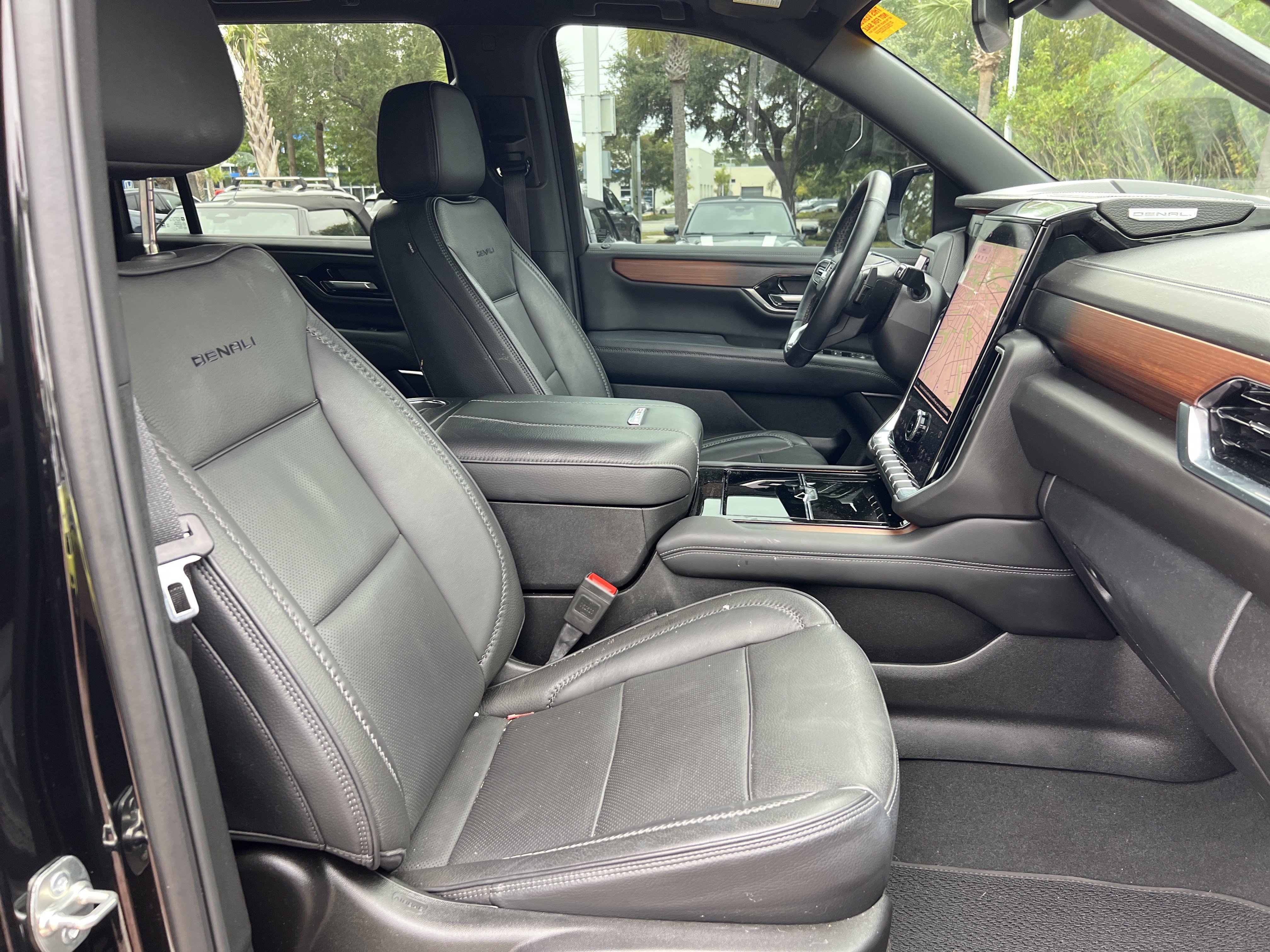 Used 2025 GMC Yukon XL Denali w/ Sun & Power Step Package AWD/4WD image 34