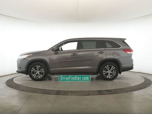 Used 2017 Toyota Highlander LE image 9
